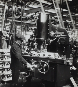 D. Napier & Son Ltd, «Создание авиационного двигателя», Англия, около 1918 г. D. Napier & Son Ltd, «Создание авиационного двигателя», Англия, около 1918 г.