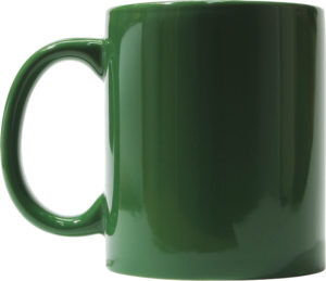 Impression sur mugs. La couleur de la tasse est verte. Cylindre de forme