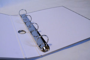 Foldery pierścieniowe. Mechanizm w kształcie litery O z 4 pierścieniami