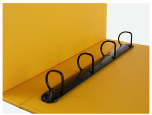 ringpärm med gul slutpappersegregator för 4 ringar
